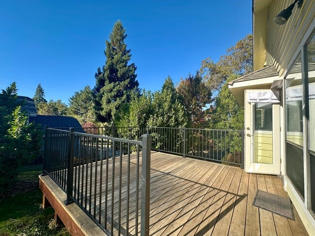 Building Photo - Light Filled 4 Bedroom 2.5 Bathroom Two-St...