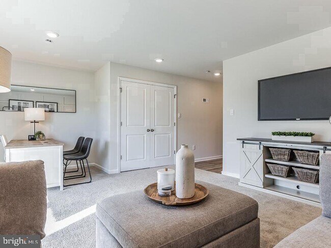 Building Photo - 216 Macoun Way