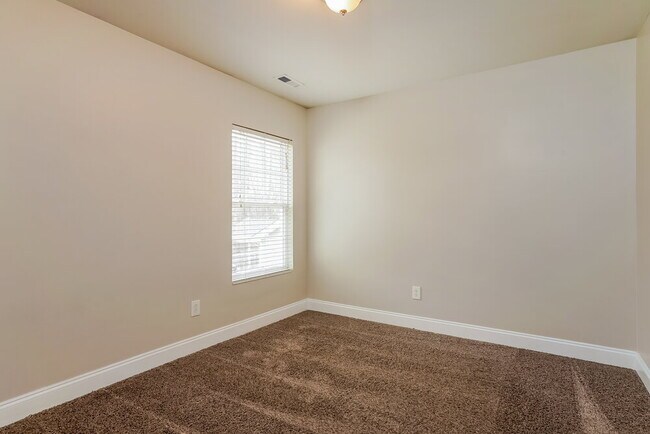 Building Photo - 130 Norwich Dr