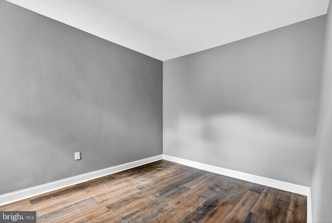 Building Photo - 15 Adella Ave