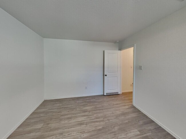 Building Photo - 5933 Antonio Pl