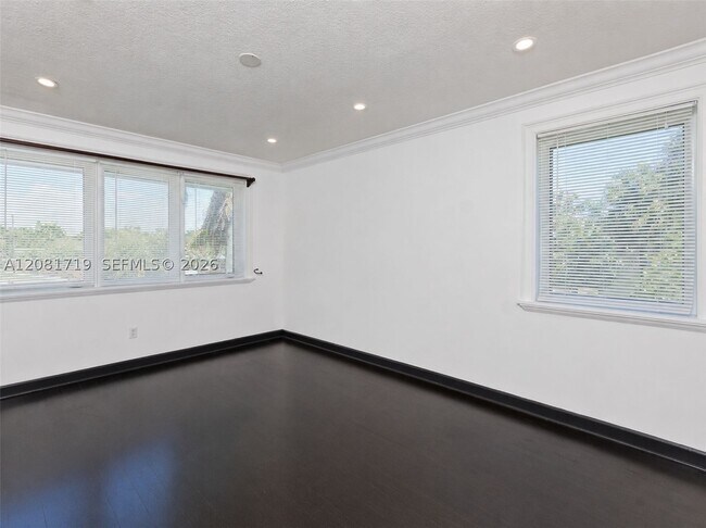 Building Photo - 8041 NE Bayshore Ct