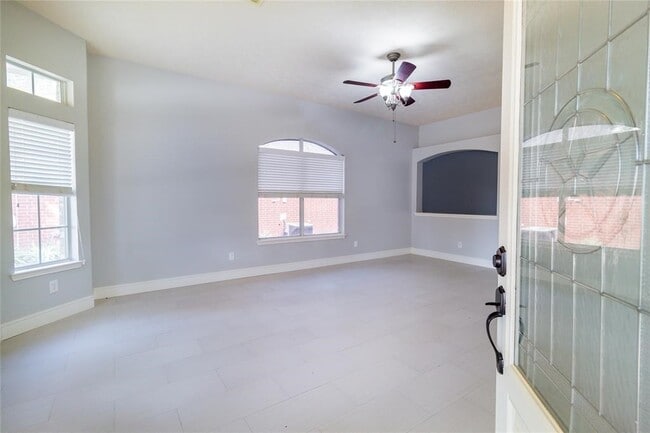 Building Photo - 6210 Pleasant Stream Dr