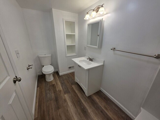 Building Photo - 83 Hudson St