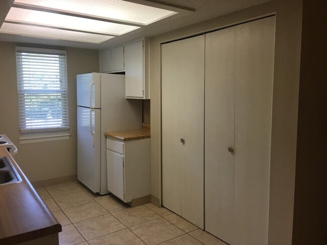 Building Photo - Property in Park Hill School District!