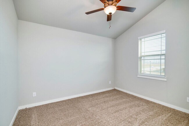 Building Photo - GORGEOUS 2 BEDROOM FOUR PLEX LOCATED IN MI...