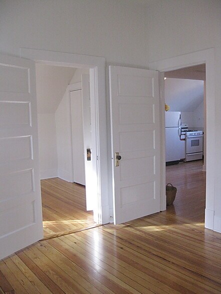 Building Photo - 76 Gertrude Pl