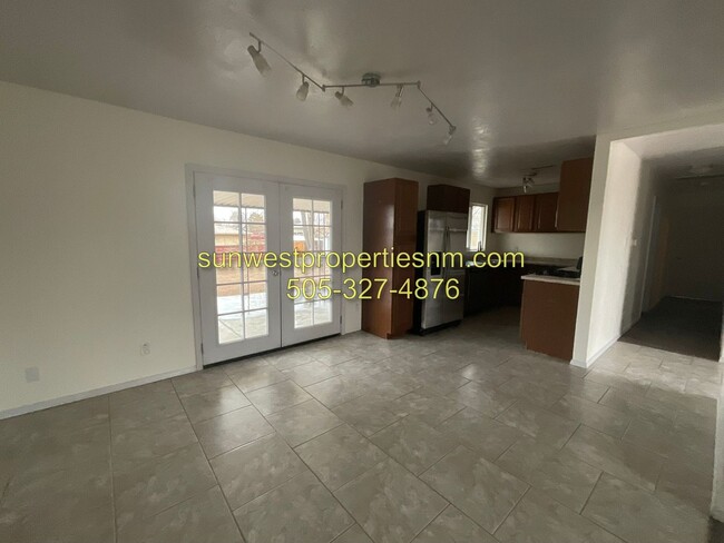 Building Photo - 3 Bed, 2 Bath Home