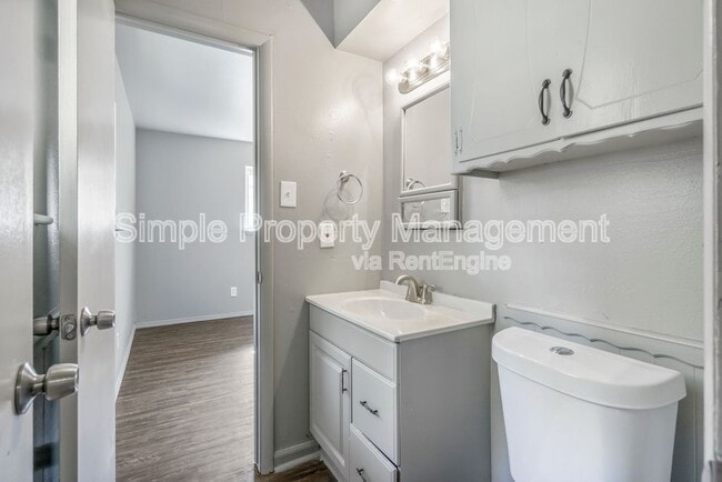 Building Photo - 3221 Beechwood Dr