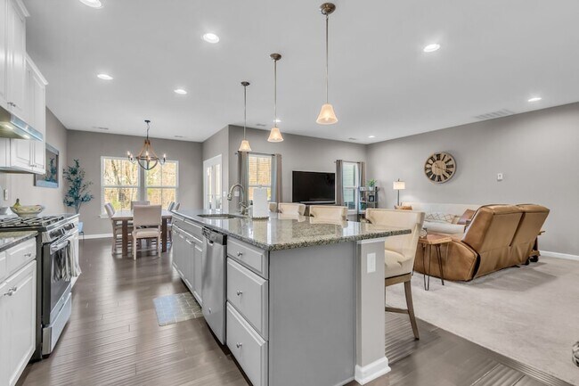 Building Photo - 6930 Wellsford Ln