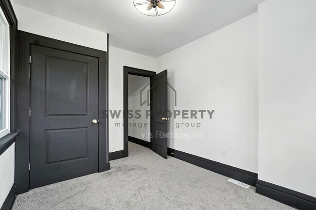 Building Photo - 889 E Livingston Ave