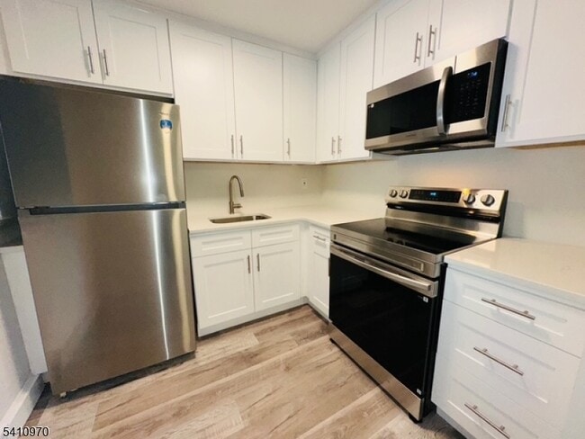 Building Photo - 234 Main St