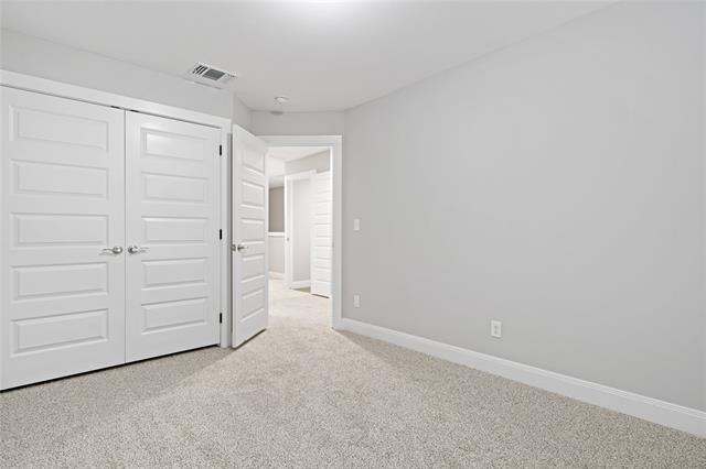 Building Photo - 526 W Elm St