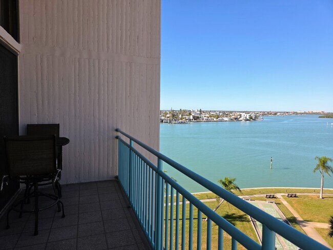 Building Photo - 1 Key Capri