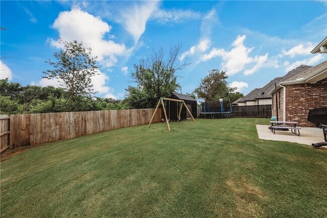 Building Photo - 5803 W Poison Springs Dr