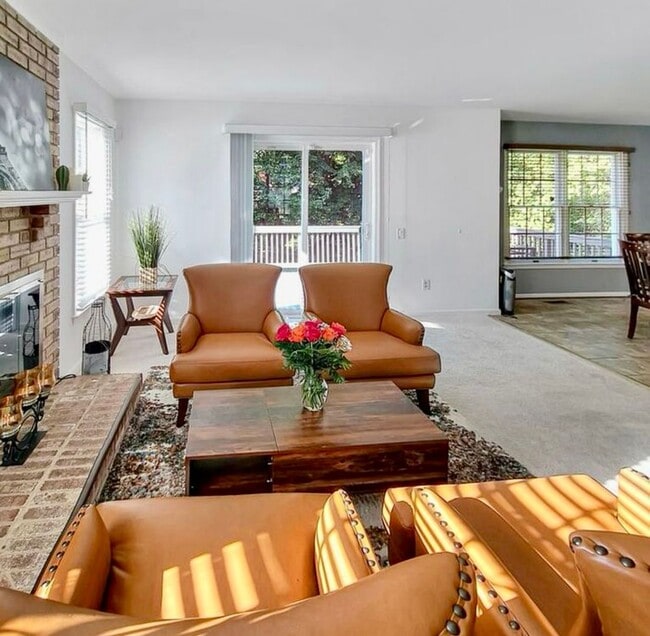 Building Photo - Amazing 5 BR/3.5 BA Single-Family Home in ...