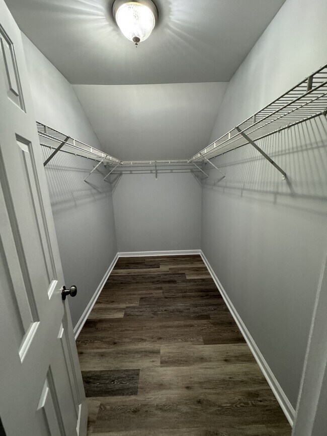 Building Photo - 4529 Farm Lake Dr