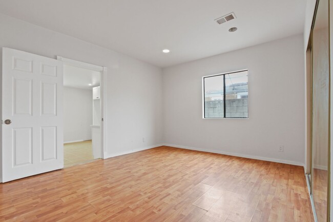 Building Photo - 9858 Park St