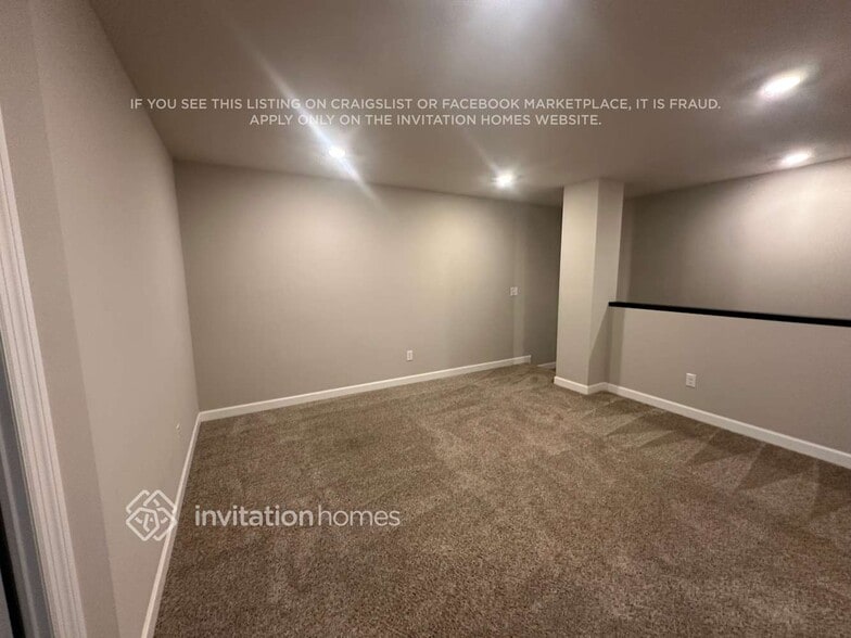 Building Photo - 10904 Everest Pl N