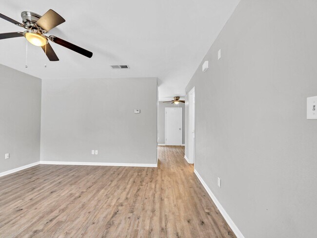 Building Photo - 413 Hickory Ave