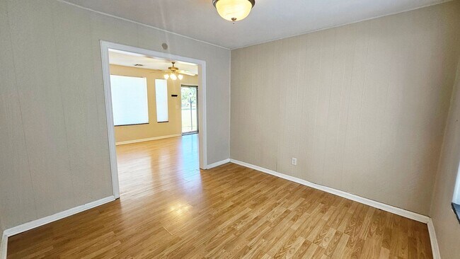Building Photo - Nichols Hills Adj the Village Two Bed/One ...