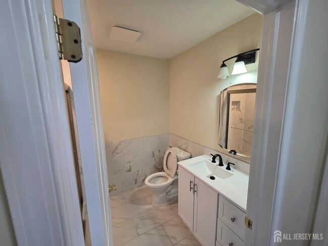 Building Photo - 1301 Dahlia Cir