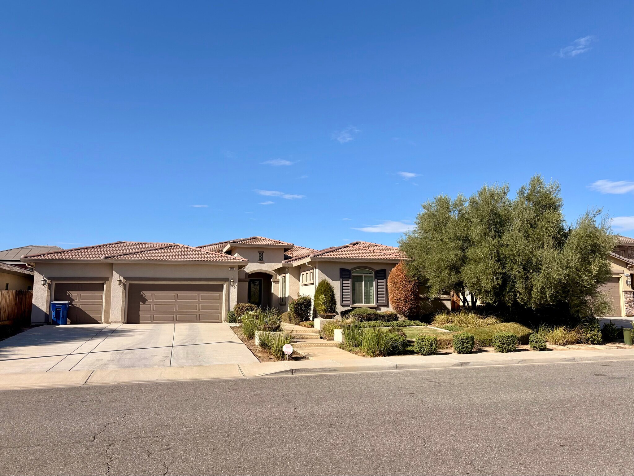 Building Photo - 8912 Claro de Luna Dr