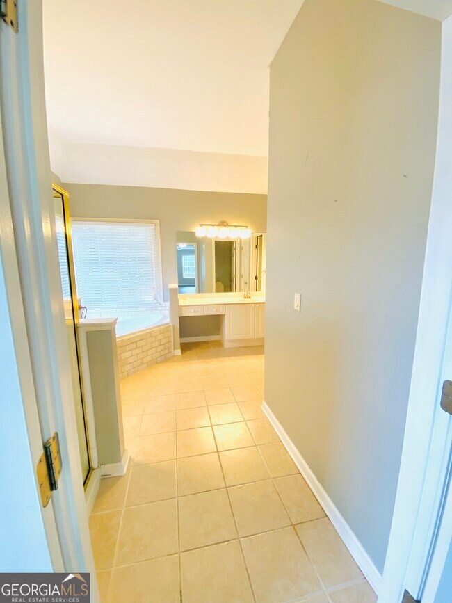 Building Photo - 33 Tall Timbers Cir