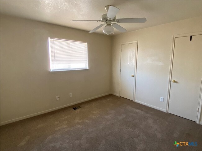 Building Photo - 3202 Hereford Ln