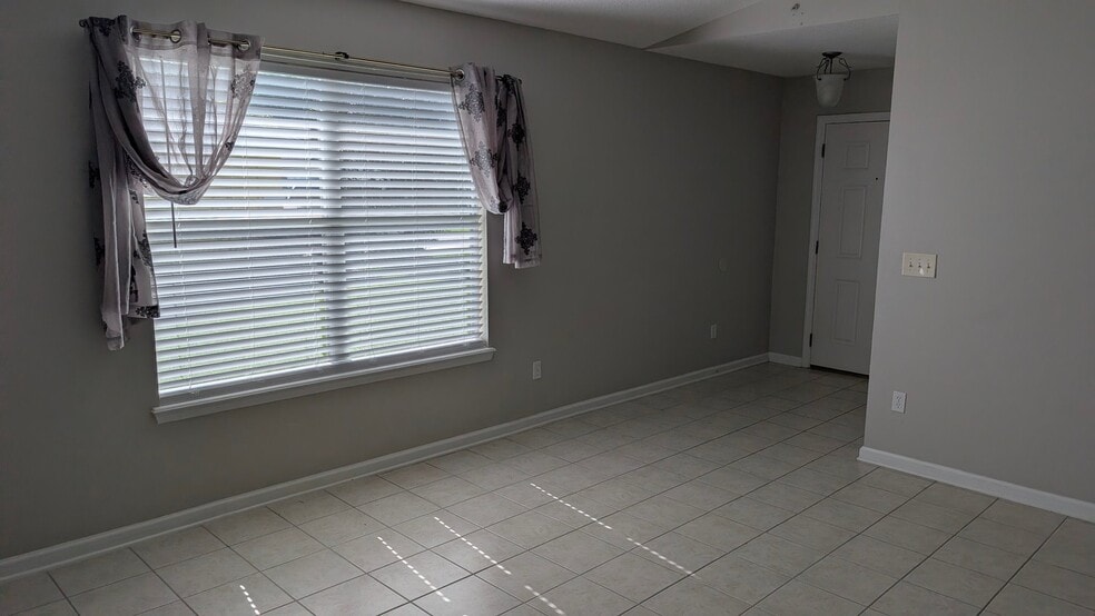 Building Photo - 963 Beckingham Dr