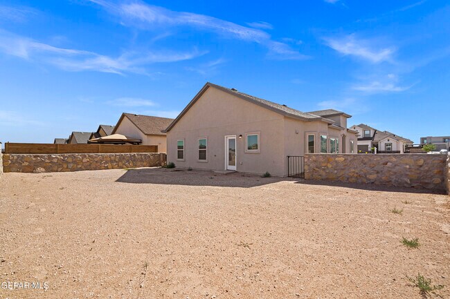 Building Photo - 1041 Summer Lake St