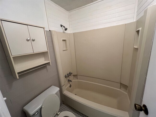 Building Photo - 9471 Pagewood Ln