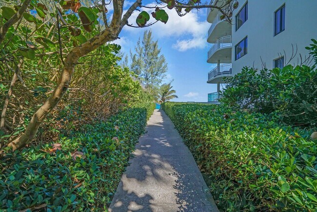 Building Photo - 2121 N Ocean Blvd