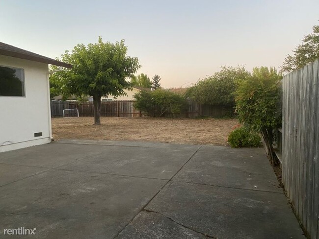 Building Photo - 3 br, 2 bath House - 3532 Mariposa Ct
