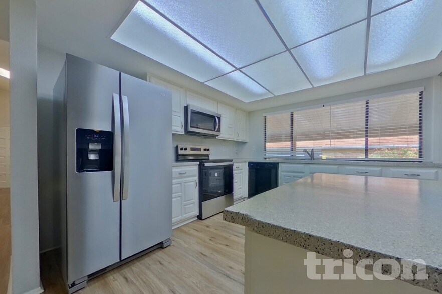 Building Photo - 3816 Aspenwood Dr