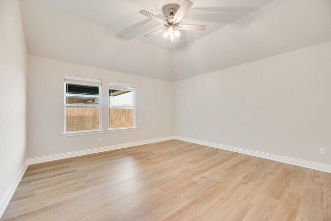 Building Photo - Contemporary Comfort Awaits in Greenville, TX