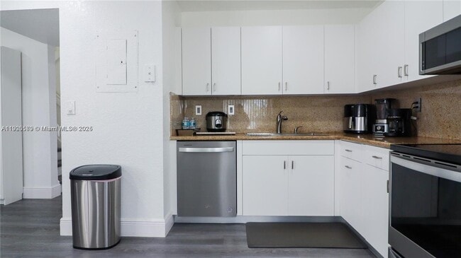 Building Photo - 15330 SW 134th Pl