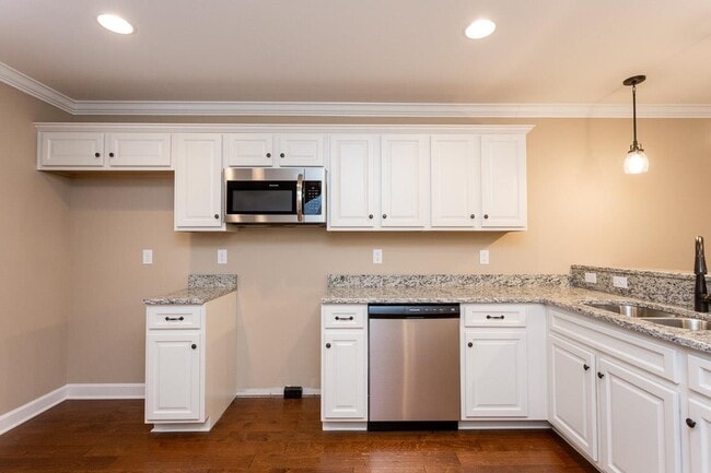 Building Photo - 2506 E Main St