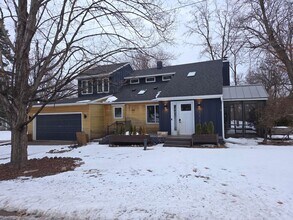 Building Photo - Deephaven 3 bedroom  3 bath house, near Lake Minnetonka