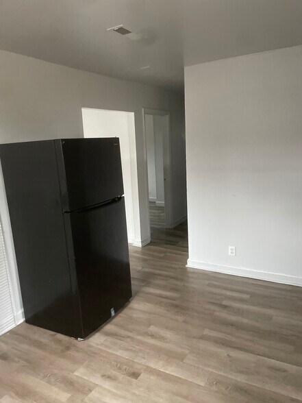 Building Photo - 113 W Ash St