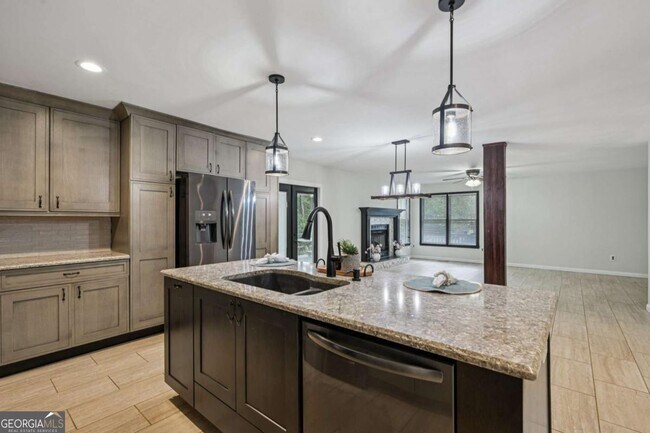 Building Photo - 7379 N Mitchell Ct