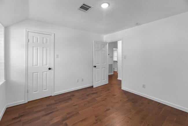 Building Photo - 8011 Liberty Elm Ct