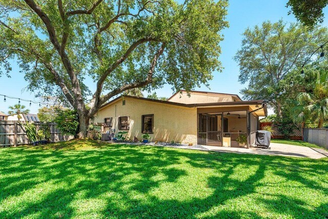 Building Photo - 1048 Raintree Dr