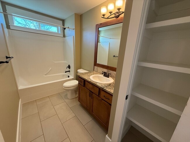 Building Photo - 25 Baldy Ct