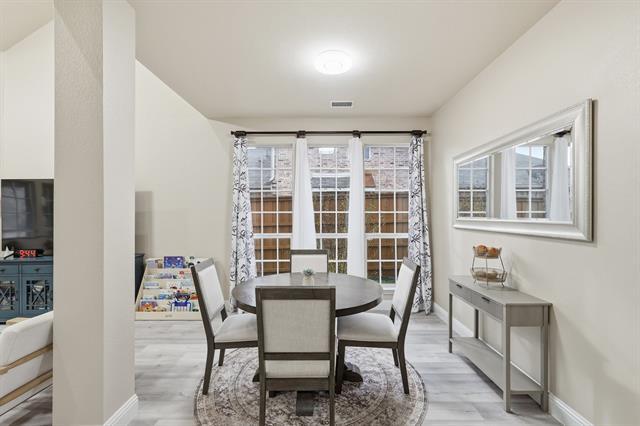 Building Photo - 2122 Trickling Creek Dr