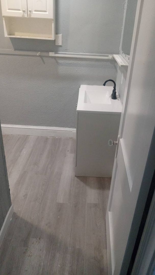 Building Photo - 441 Eddy Rd