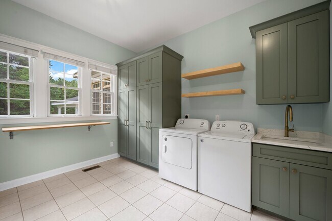 Building Photo - 27556 Paddock Trail Pl