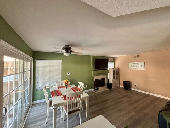 Building Photo - Beautiful 4 Bedroom Pool Home with Solar i...