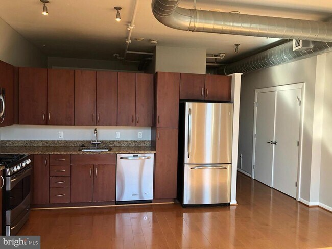 Building Photo - 811 4th St NW