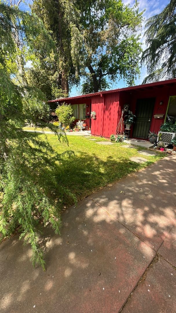 Building Photo - 719 Pendegast St